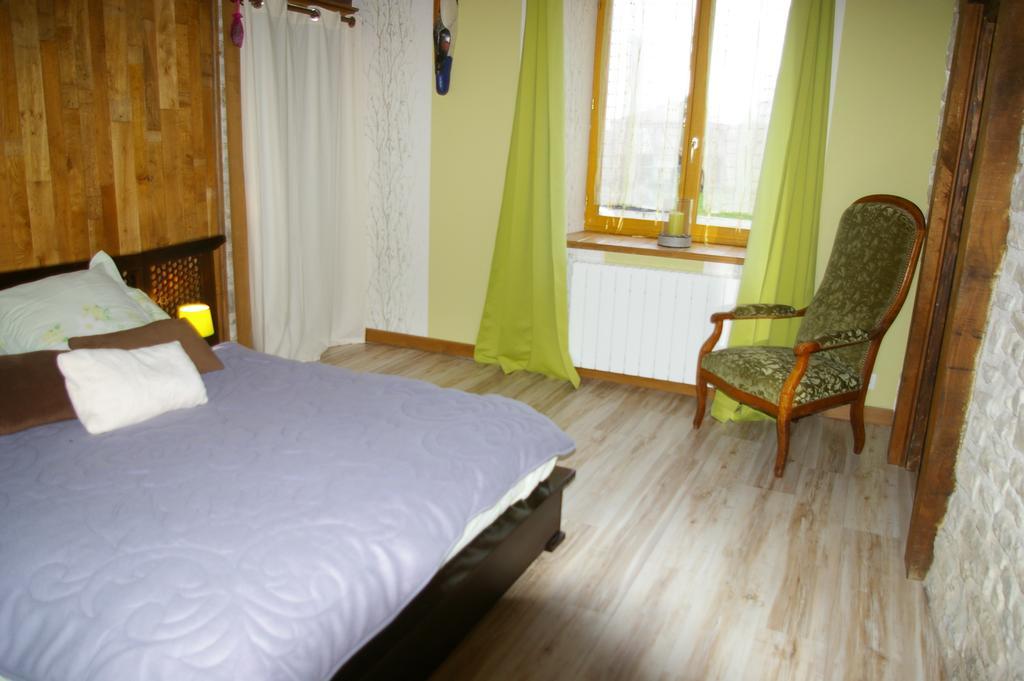 Gite Au Chalet Laferté-sur-Aube Habitación foto