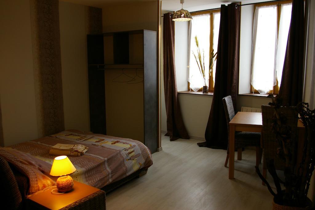 Gite Au Chalet Laferté-sur-Aube Habitación foto