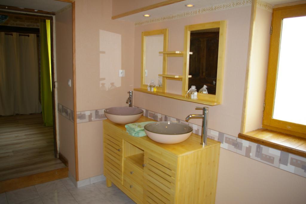 Hotel Gite Au Chalet Laferté-sur-Aube Habitación foto